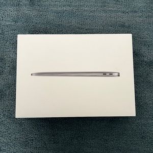 Empty MacBook Air 13 inch 256 GB box